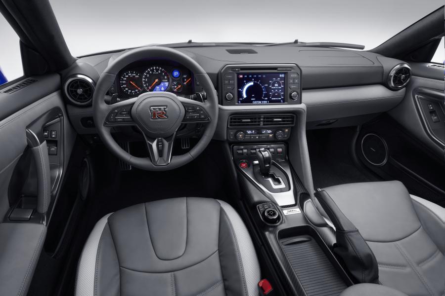 Торпедо Nissan GT-R 50th Anniversary (R35) 2019 года  (NA) (фото 9 из 40)